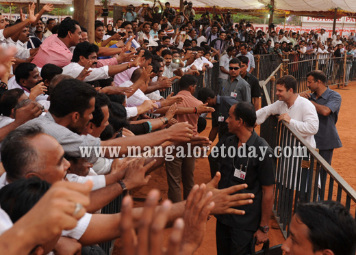  Rahul Gandhi addressing a election rally in Mangalore
